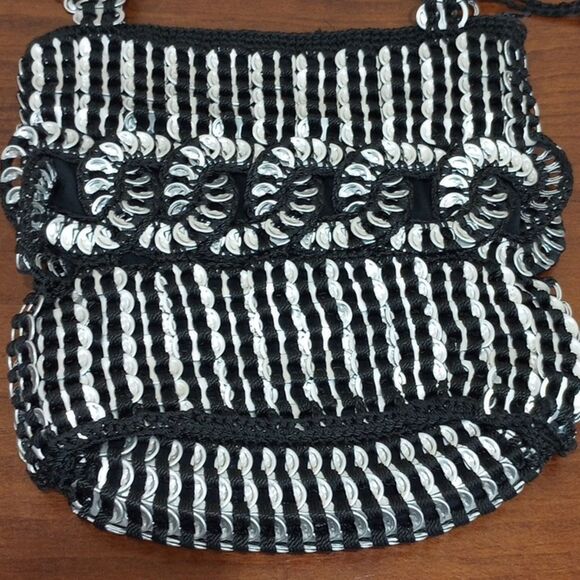 Vintage Black Crochet Silver Pop Top Shoulder Bag Purse With attached Coin Purse - Picture 2 of 5